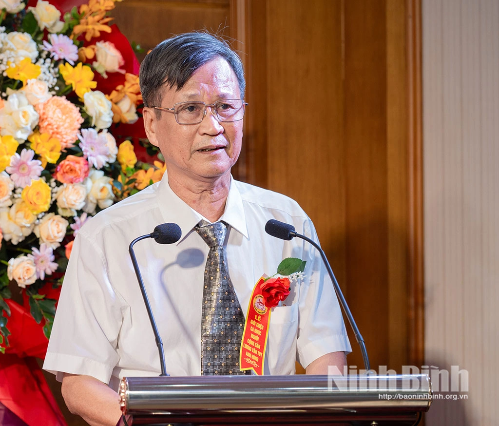 Nhạc sĩ Lương Ngọc Chấn đã phổ nhạc bài thơ thành ca khúc "Người cộng sản Lương Văn Tụy anh hùng".