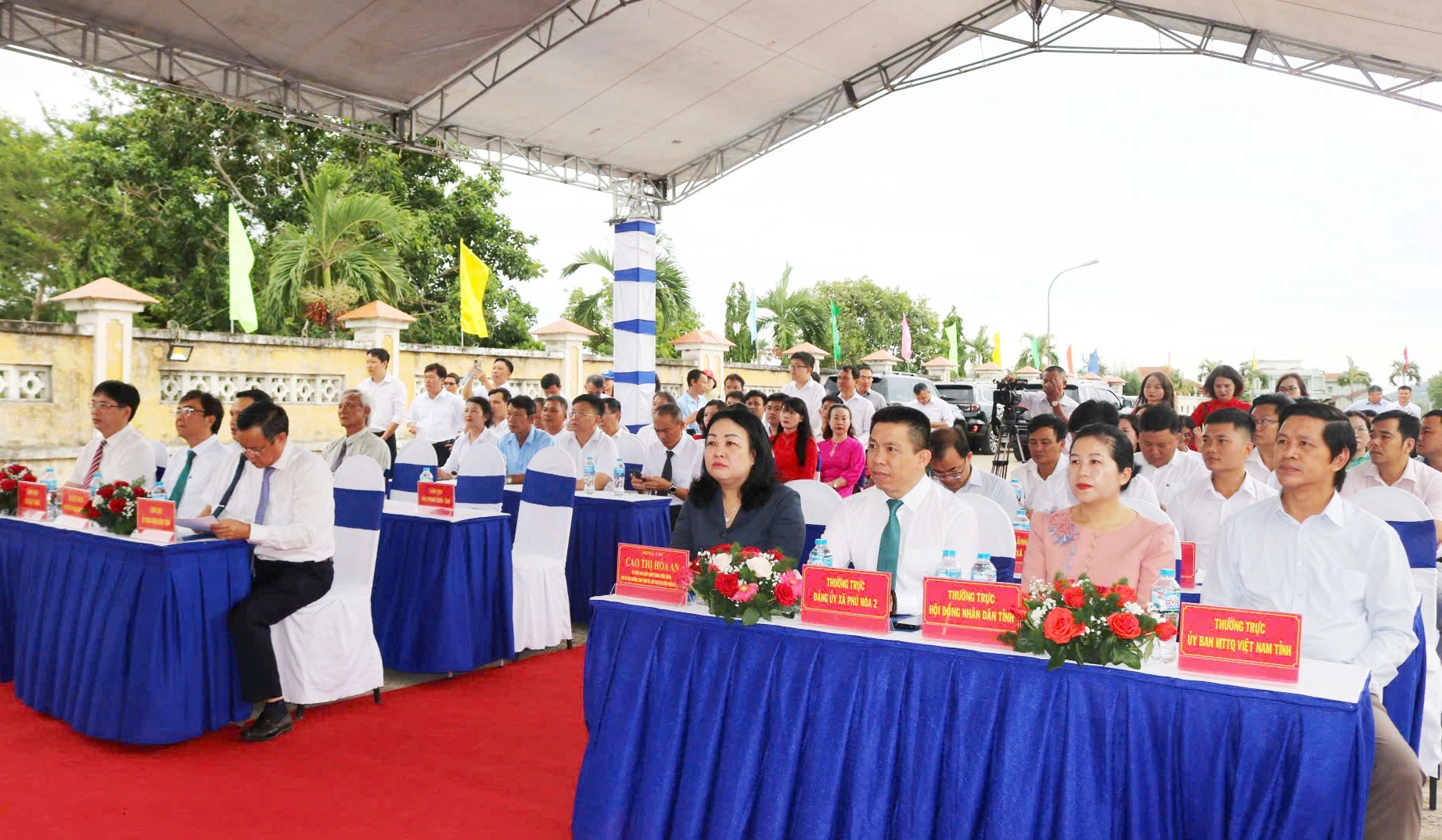 Các đại biểu tham dự lễ khởi công.